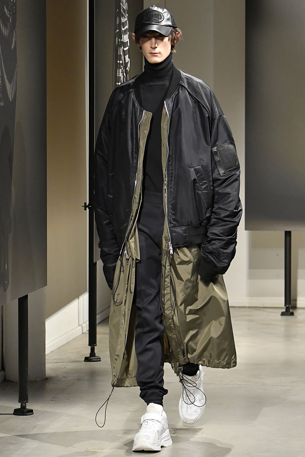 Fashion Week Paris Fall/Winter 2018 look 18 from the Juun.J collection 男装