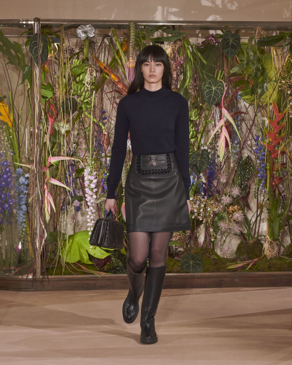 Fashion Week Paris Pre-Fall 2019 look 18 from the Hermès collection 女装