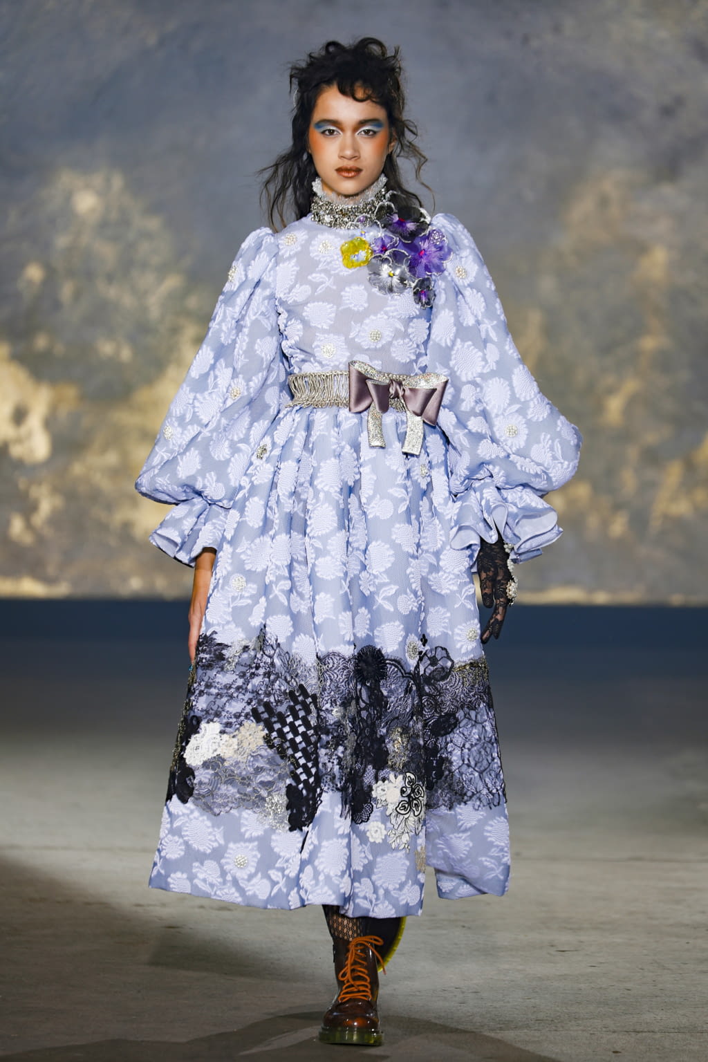 Fashion Week Paris Spring/Summer 2021 look 19 from the Viktor & Rolf collection couture