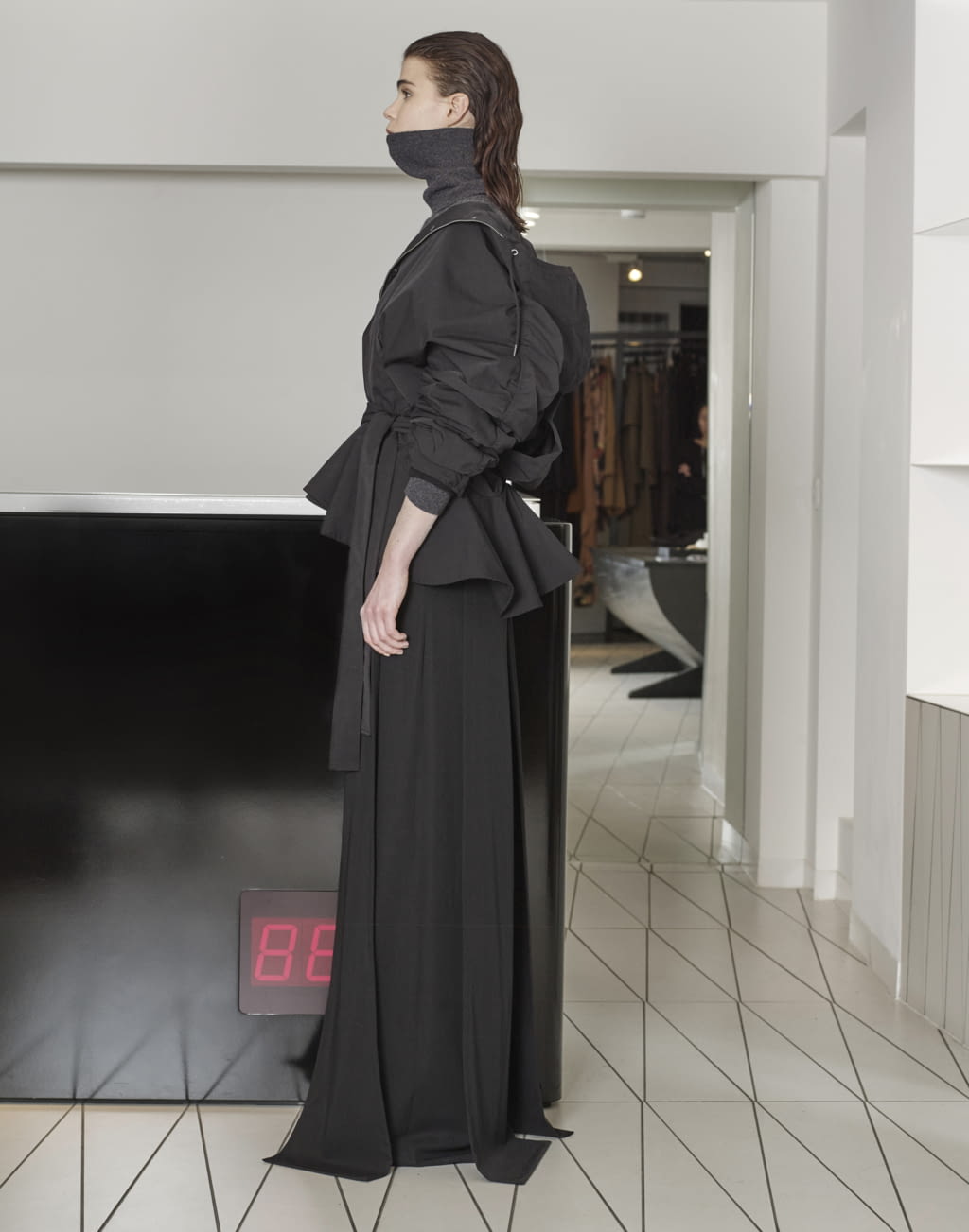 Fashion Week London Pre-Fall 2018 look 19 from the Chalayan collection 女装
