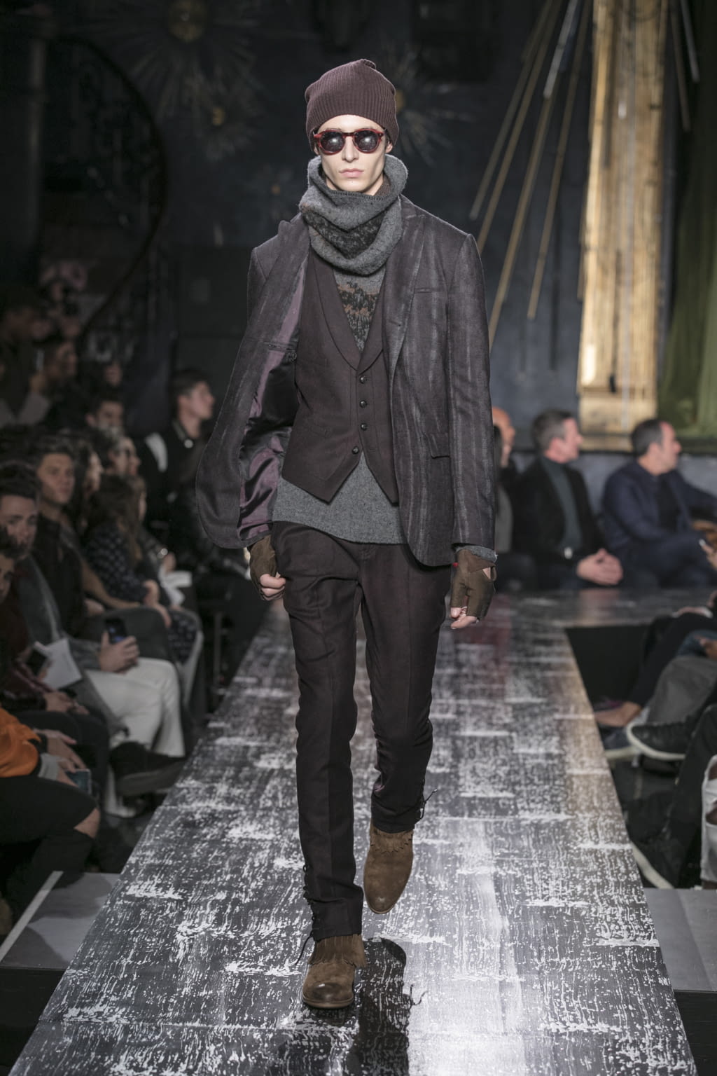 Fashion Week New York Fall/Winter 2017 look 19 from the John Varvatos collection menswear