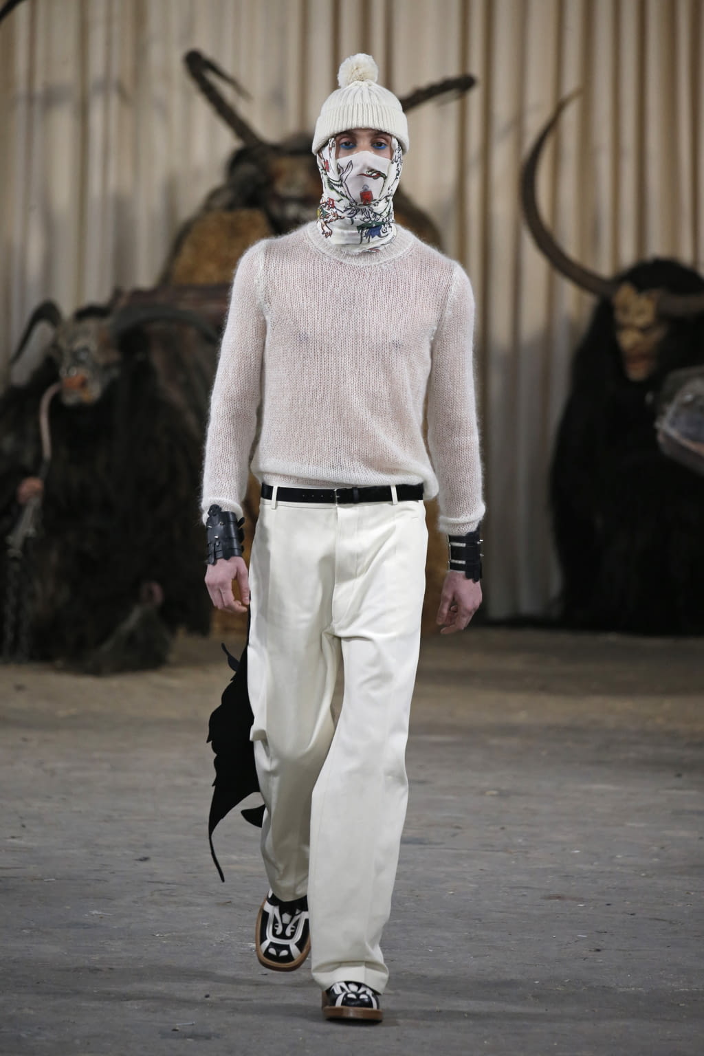 Fashion Week Paris Fall/Winter 2017 look 19 from the Walter Van Beirendonck collection menswear