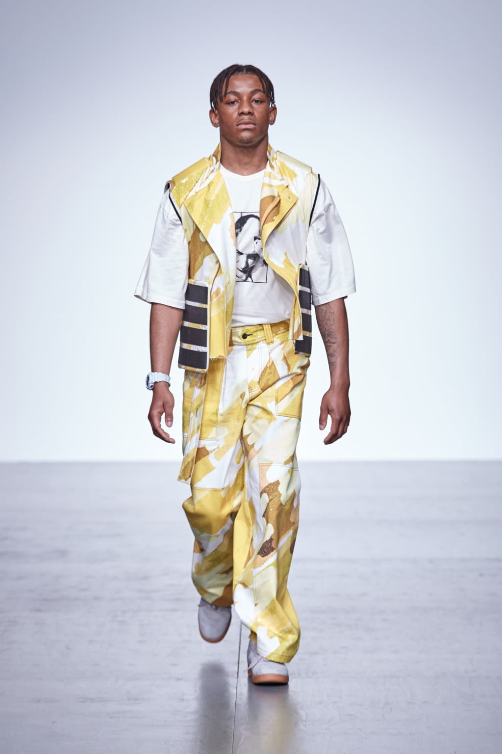 Fashion Week London Spring/Summer 2018 look 19 from the Liam Hodges collection menswear