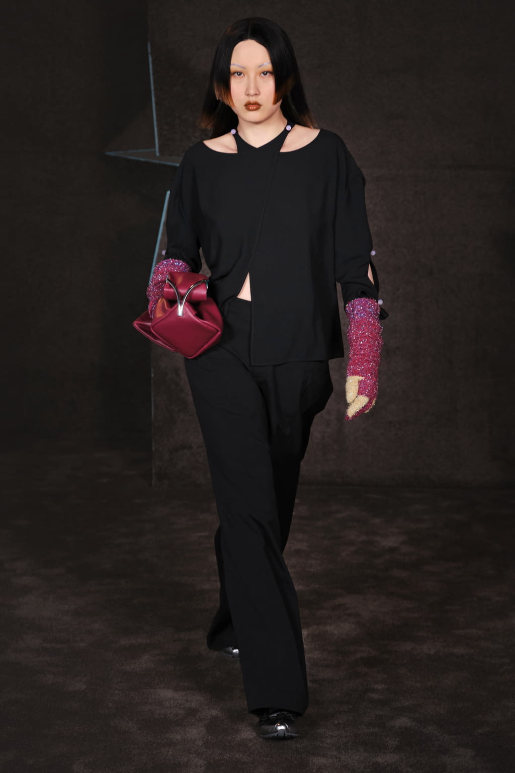 Fashion Week London Fall/Winter 2022 look 19 from the Kiko Kostadinov collection 女装