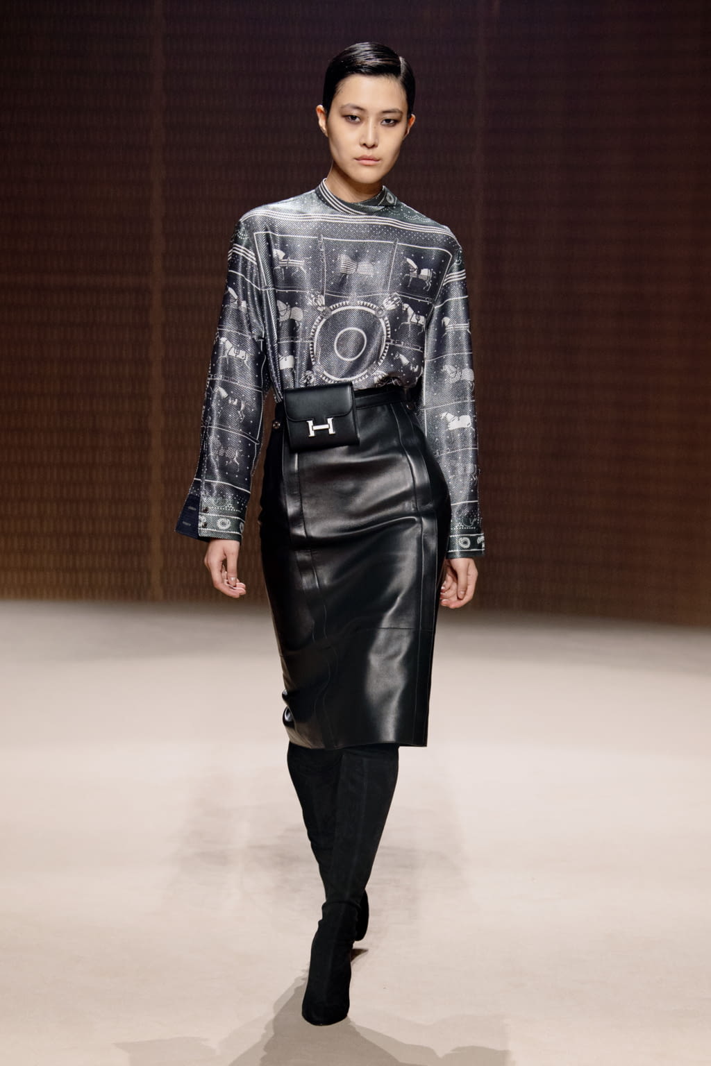 Fashion Week Paris Fall/Winter 2019 look 19 from the Hermès collection womenswear