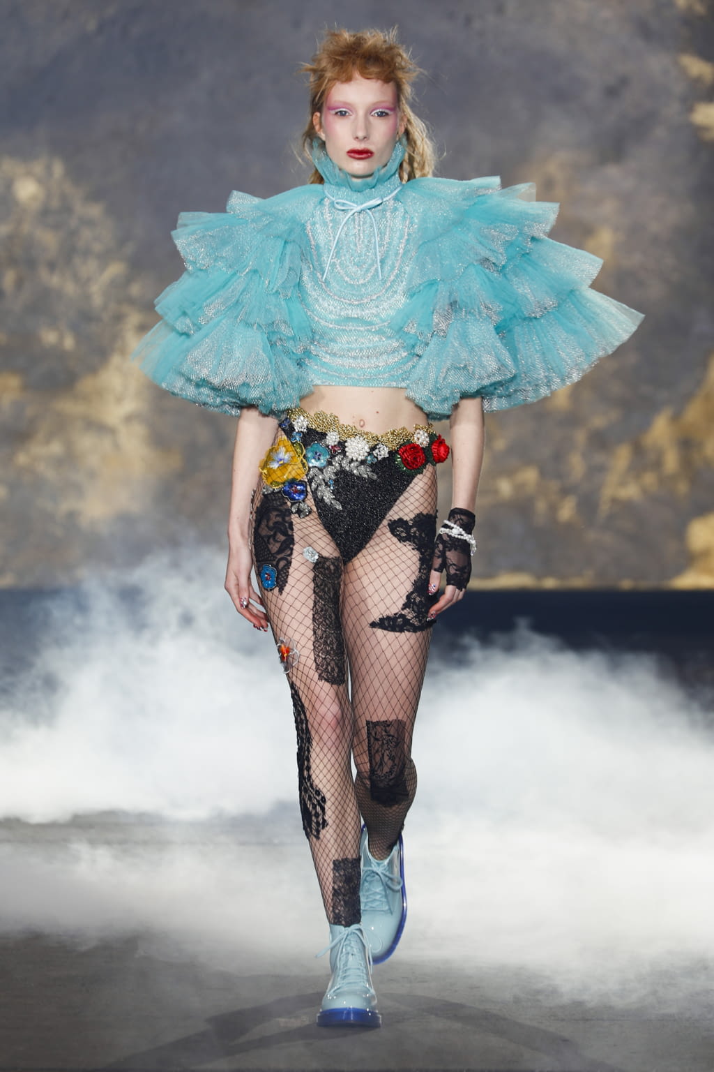 Fashion Week Paris Spring/Summer 2021 look 2 from the Viktor & Rolf collection couture