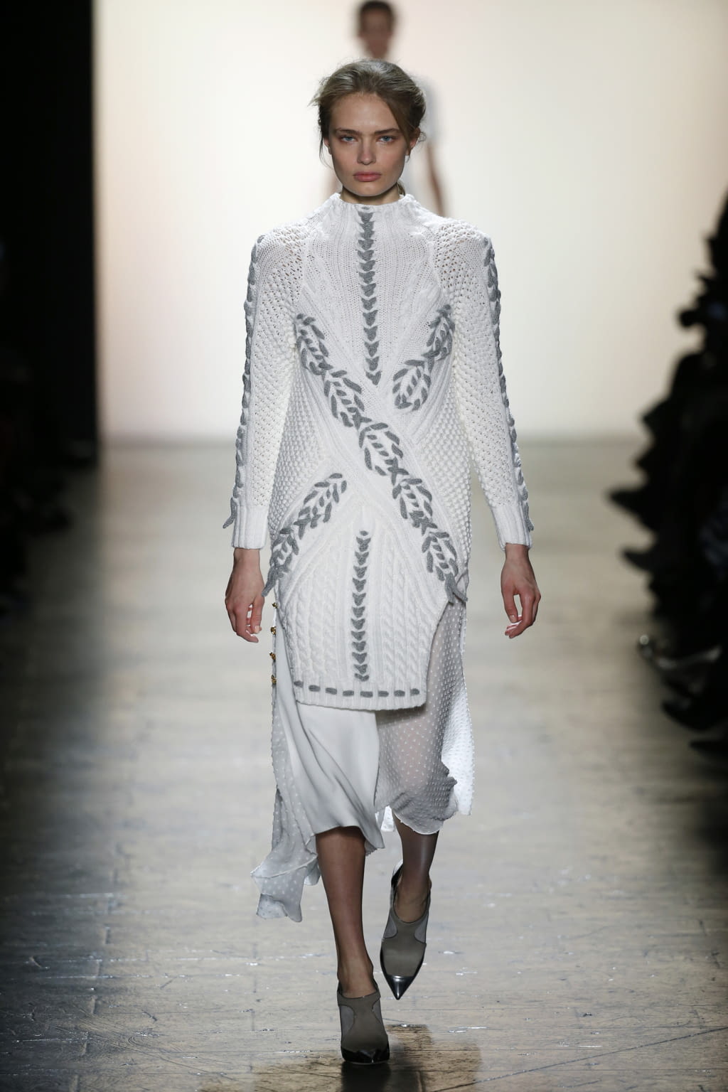 Fashion Week New York Fall/Winter 2016 look 2 from the Prabal Gurung collection womenswear