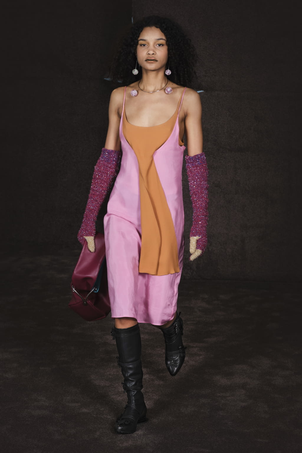 Fashion Week London Fall/Winter 2022 look 2 from the Kiko Kostadinov collection womenswear