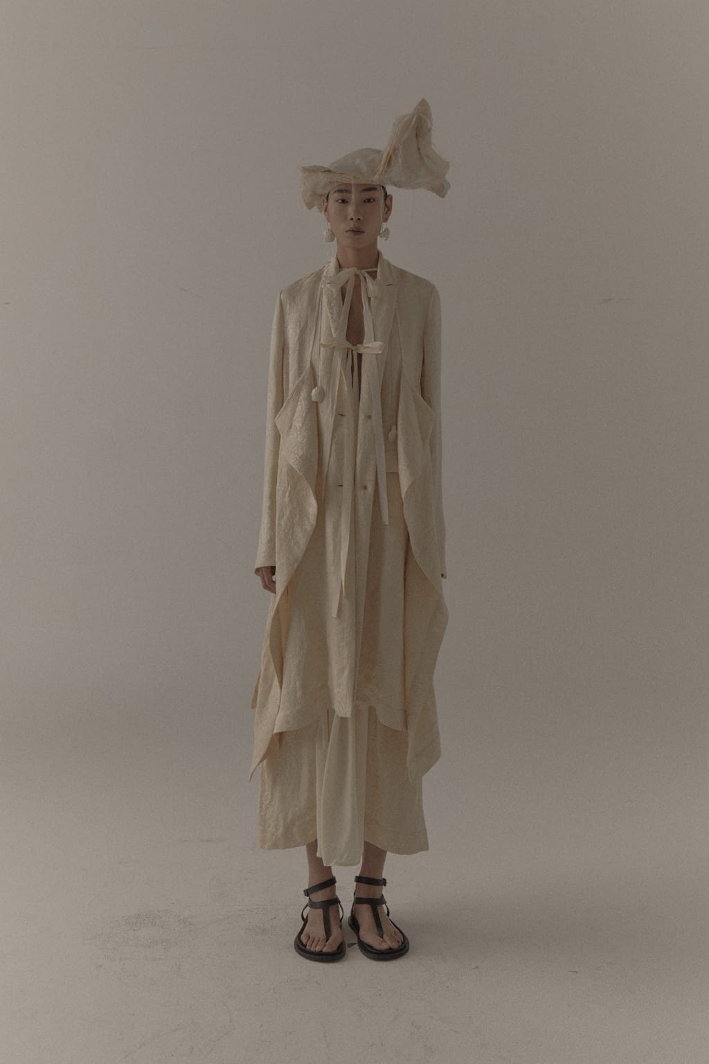 Fashion Week Paris Spring/Summer 2021 look 2 from the Uma Wang collection womenswear