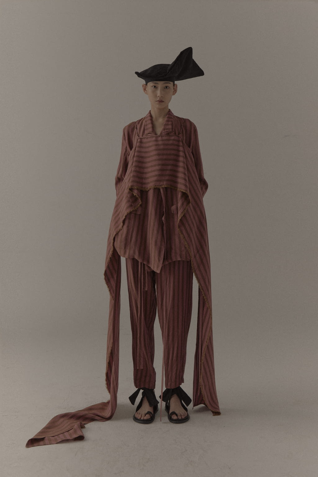 Fashion Week Paris Spring/Summer 2021 look 20 from the Uma Wang collection 女装