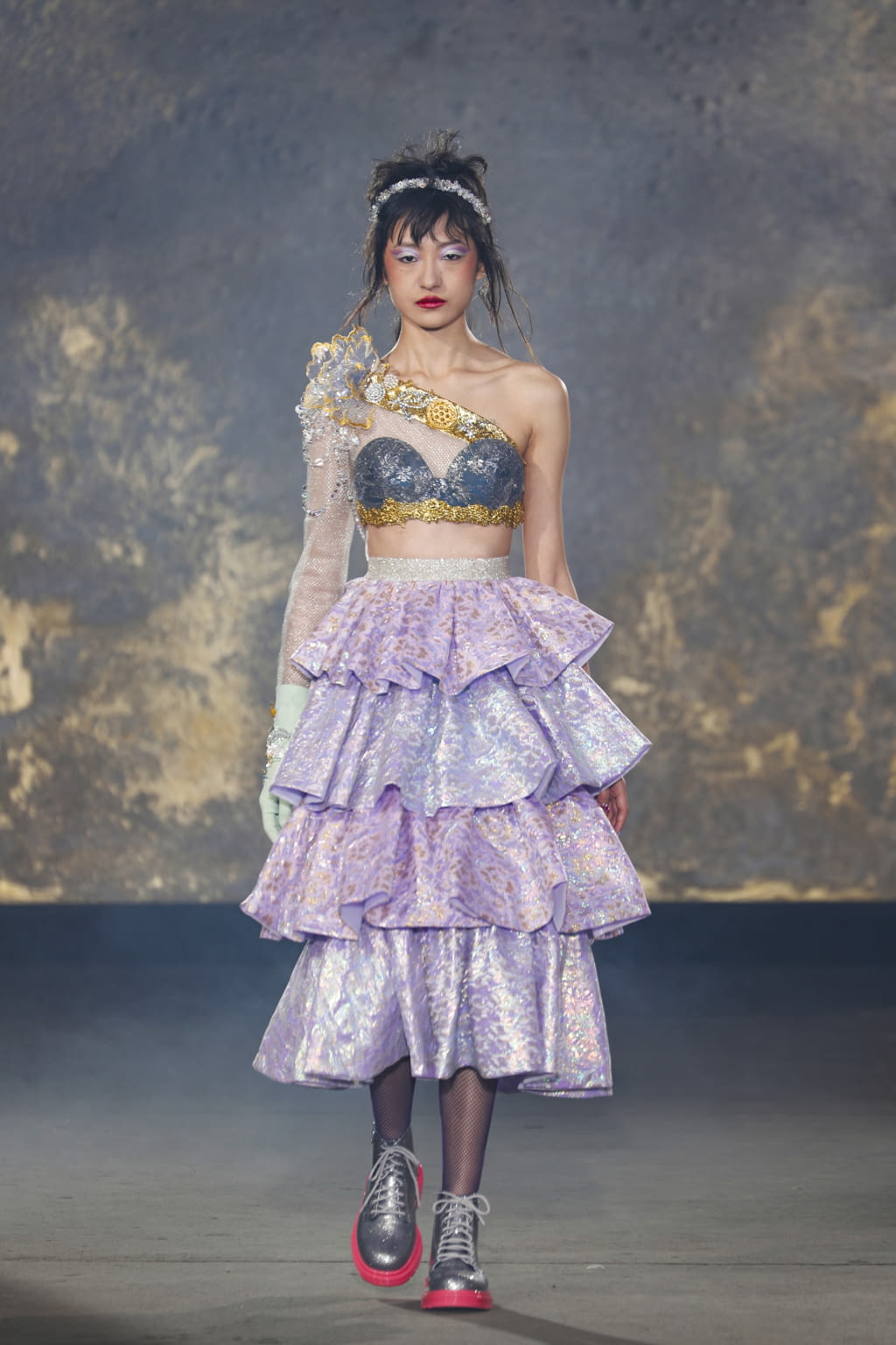 Fashion Week Paris Spring/Summer 2021 look 20 from the Viktor & Rolf collection couture