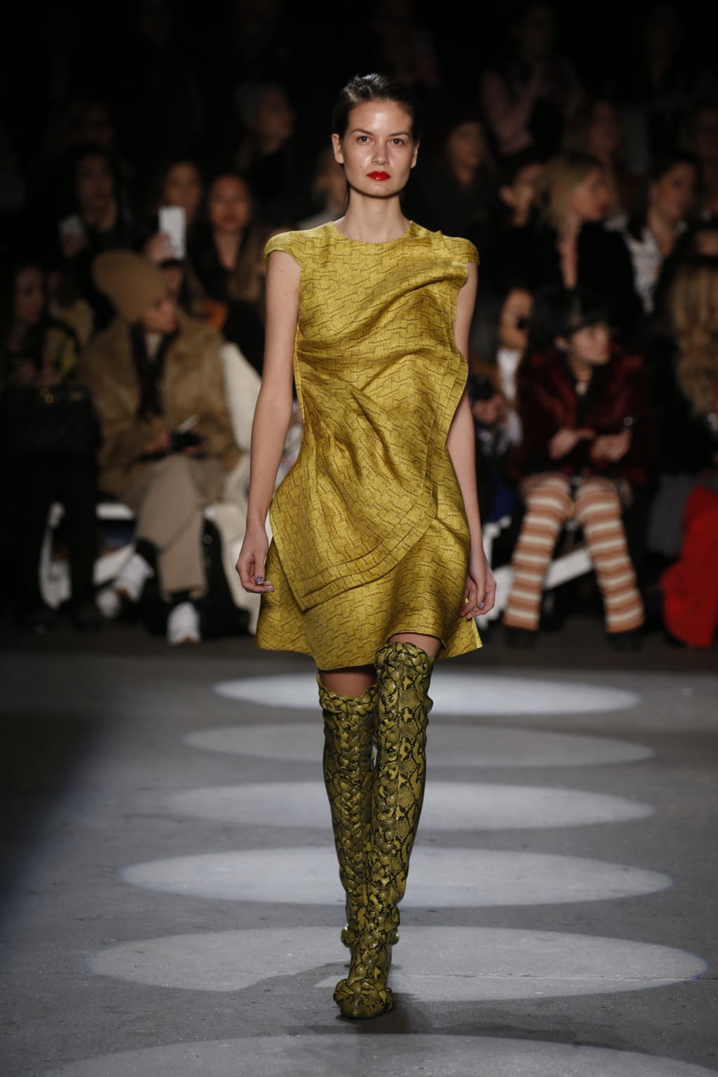 Fashion Week New York Fall/Winter 2016 look 20 from the Christian Siriano collection 女装