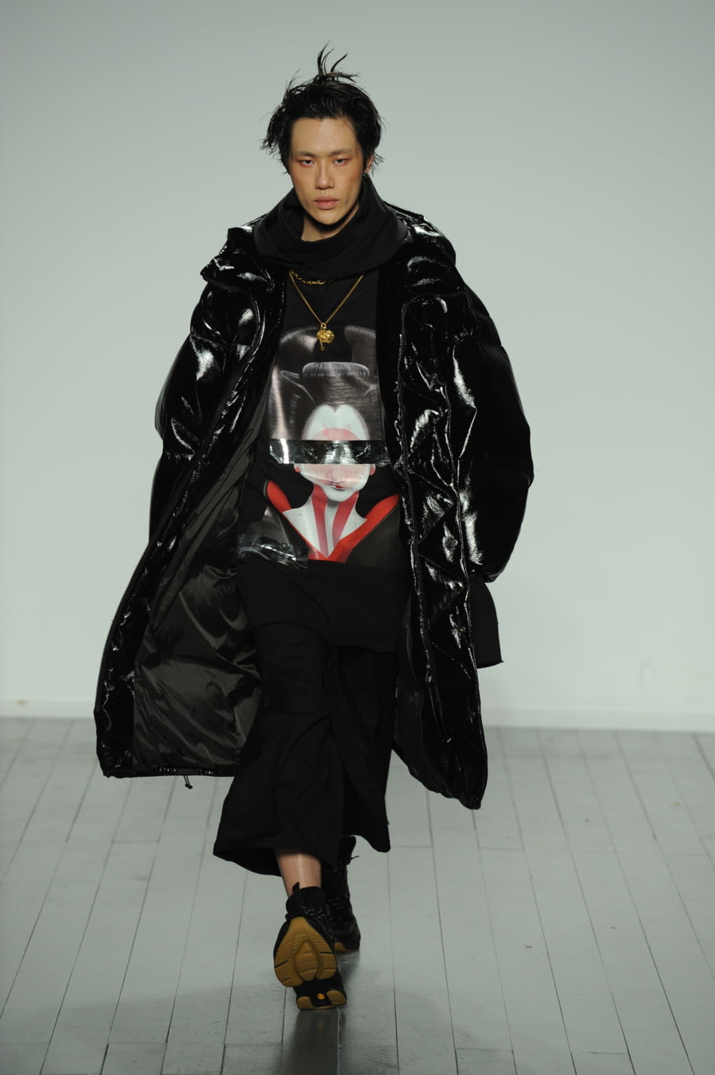 Fashion Week London Fall/Winter 2019 look 20 from the On:Off collection 女装