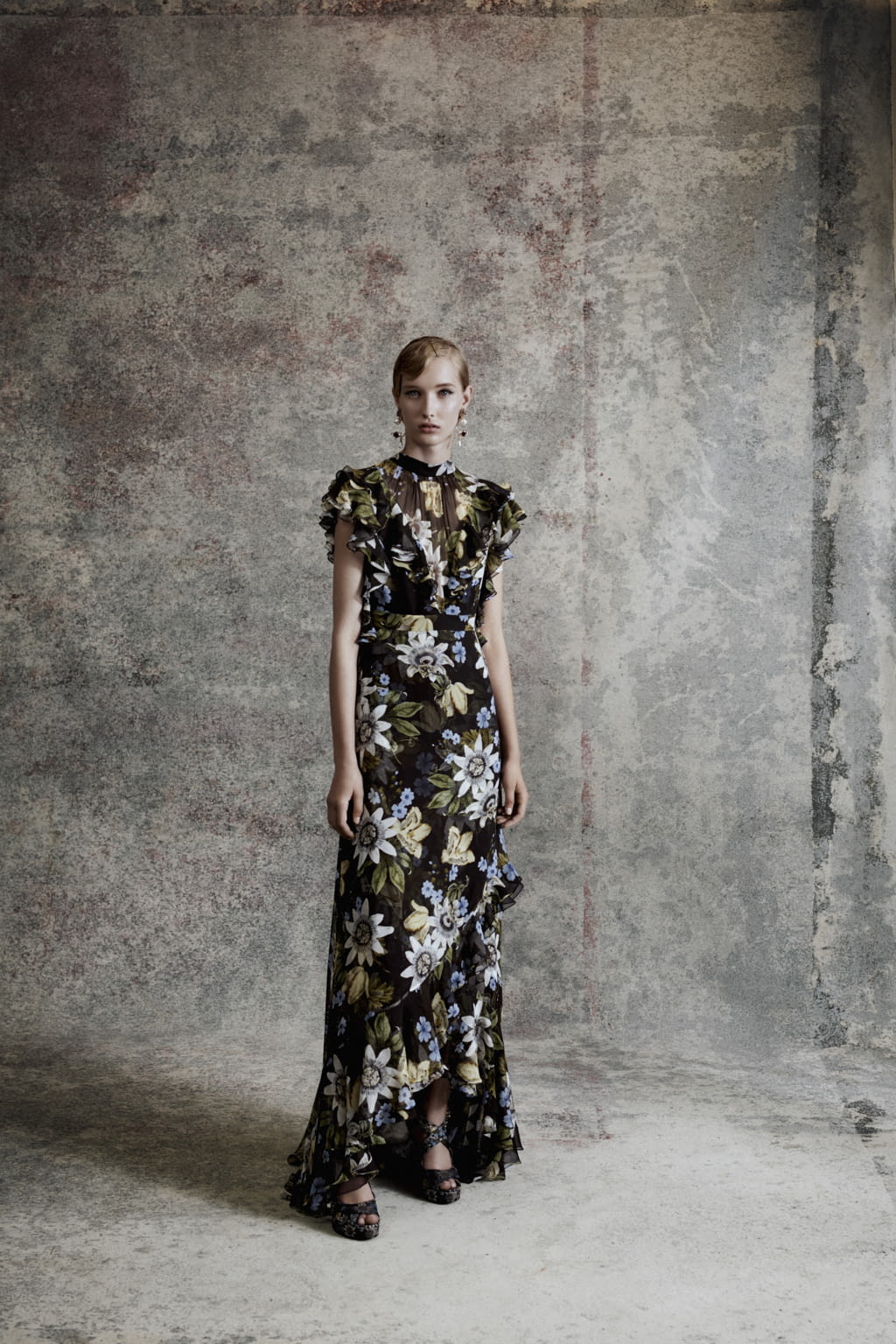 Fashion Week London Resort 2018 look 21 from the Erdem collection 女装