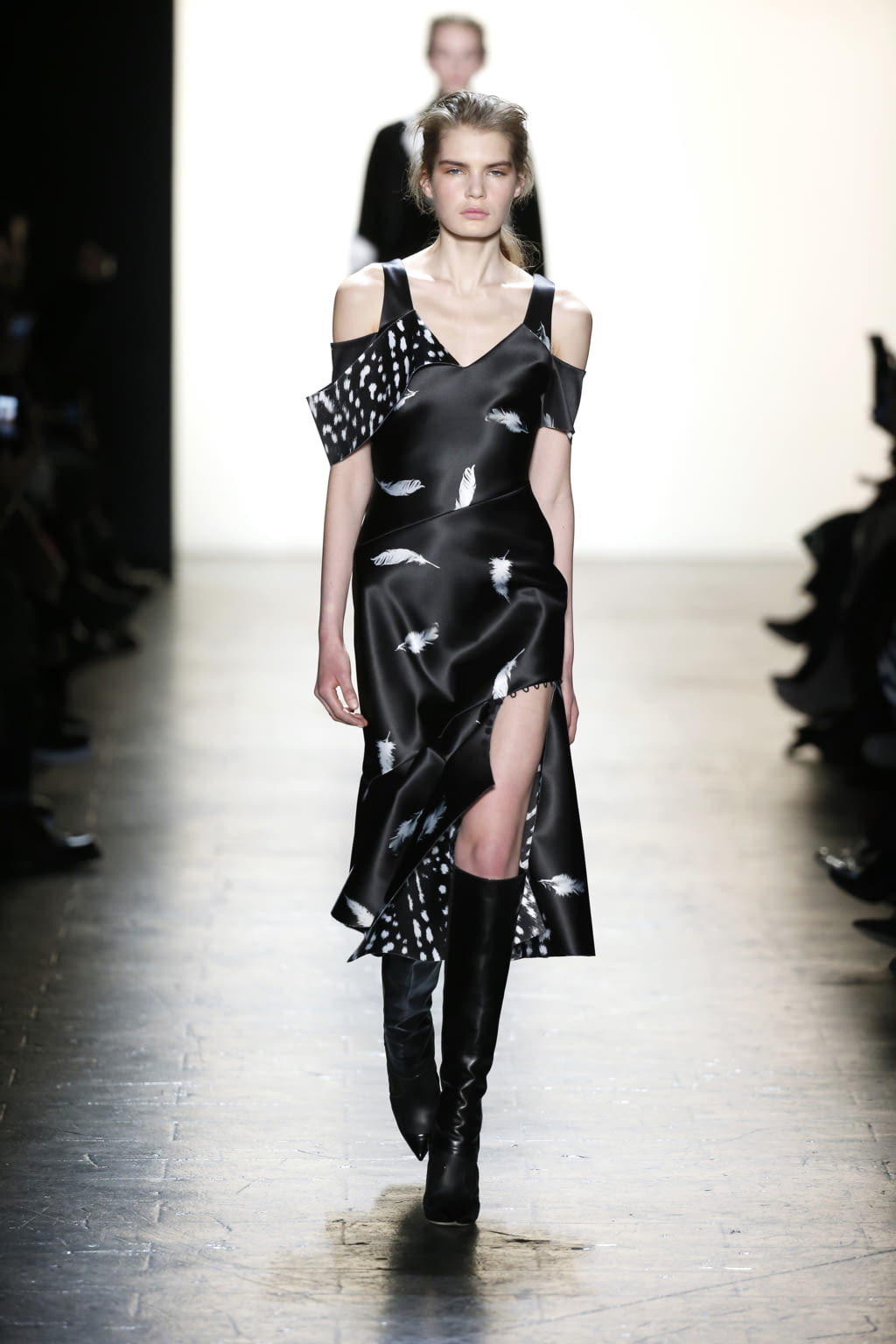 Fashion Week New York Fall/Winter 2016 look 21 from the Prabal Gurung collection 女装