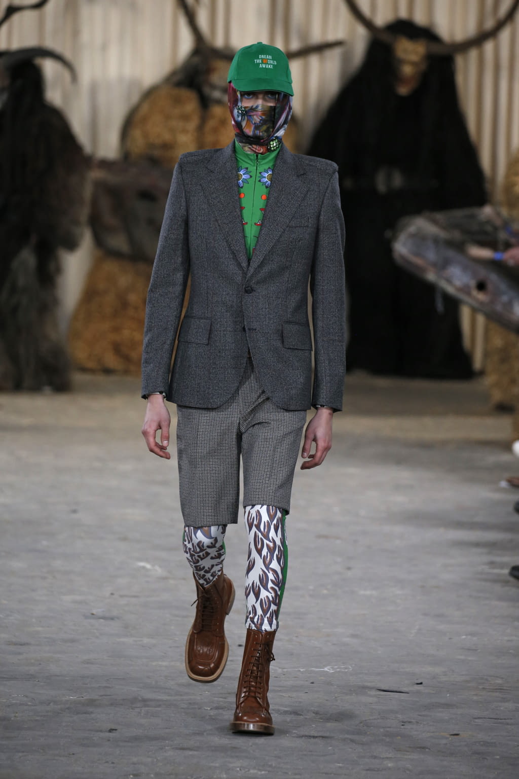 Fashion Week Paris Fall/Winter 2017 look 21 from the Walter Van Beirendonck collection menswear