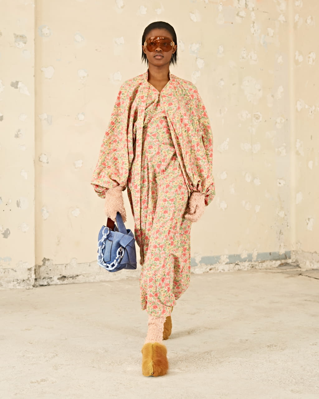 Fashion Week Paris Fall/Winter 2021 look 22 from the Acne Studios collection womenswear