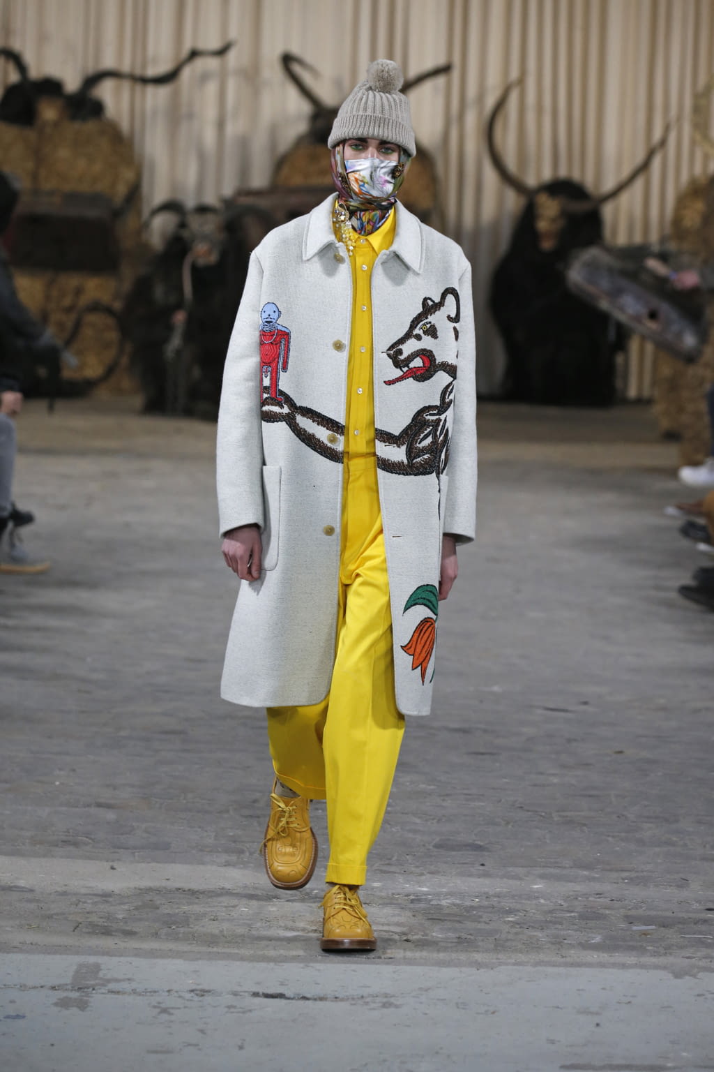 Fashion Week Paris Fall/Winter 2017 look 22 from the Walter Van Beirendonck collection menswear