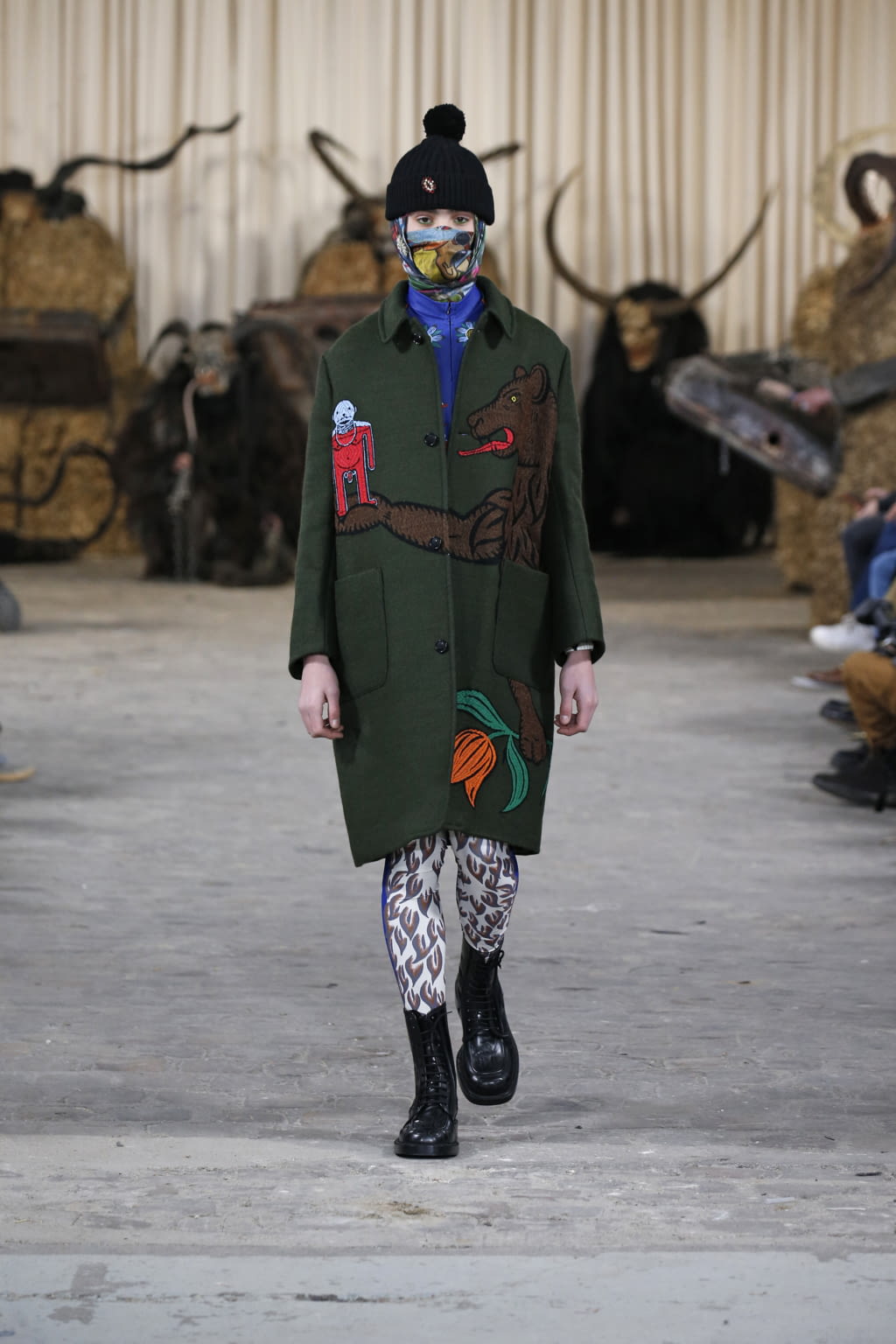Fashion Week Paris Fall/Winter 2017 look 23 from the Walter Van Beirendonck collection menswear