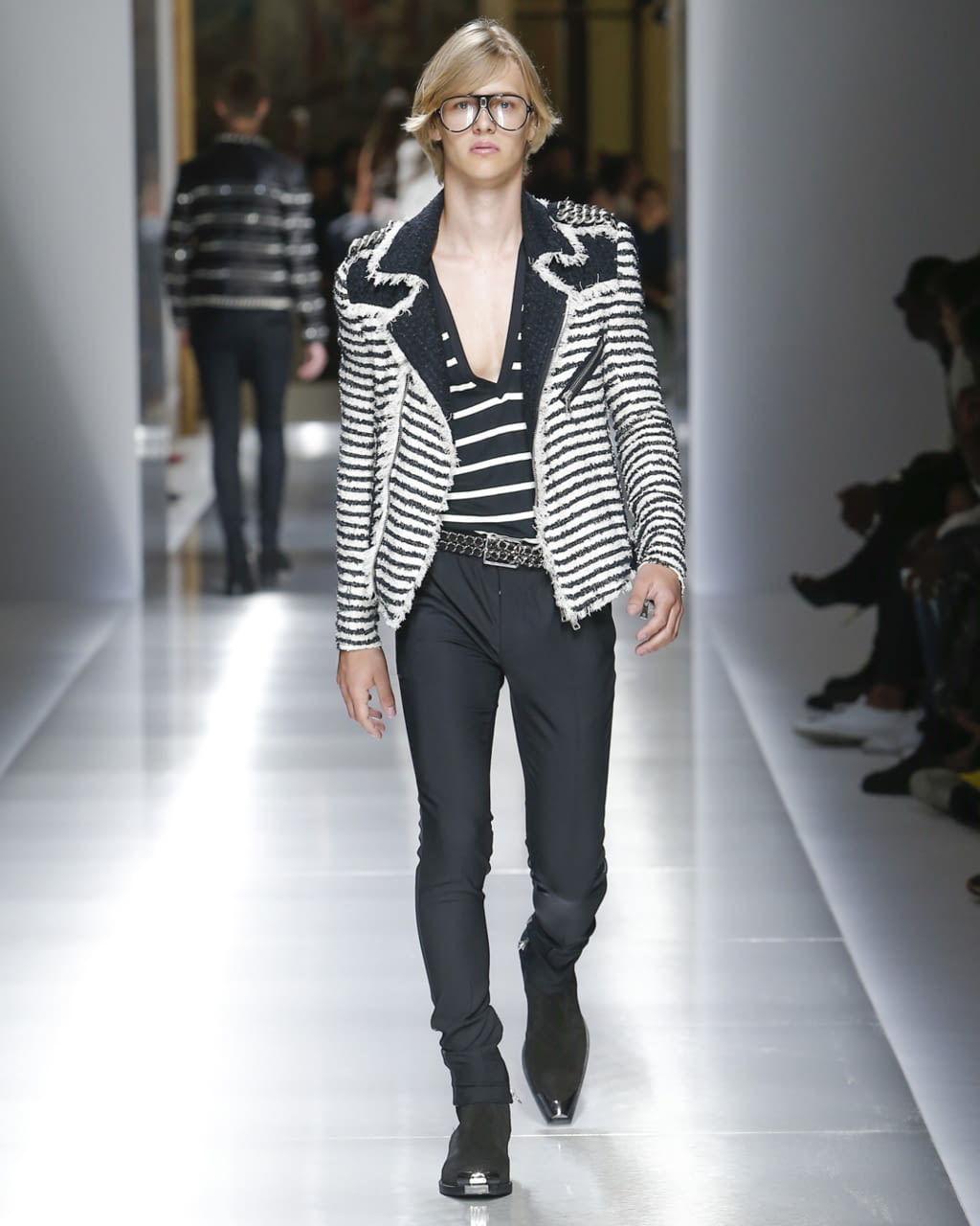 Fashion Week Paris Spring/Summer 2018 look 24 from the Balmain collection 男装
