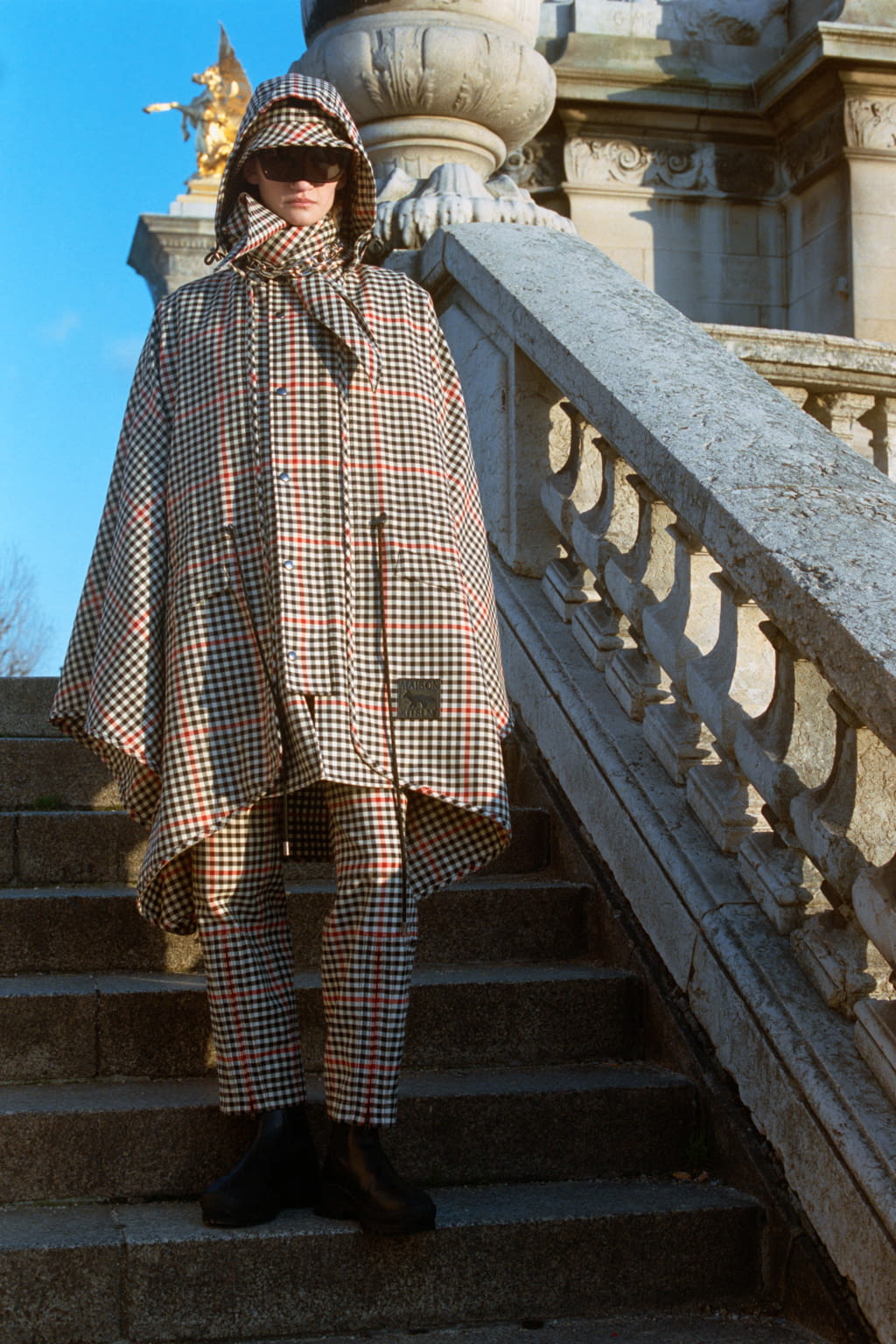 Fashion Week Paris Fall/Winter 2022 look 24 from the Maison Kitsuné collection womenswear