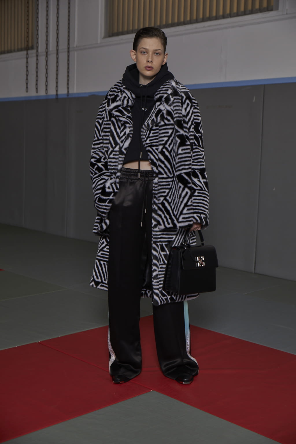 Fashion Week Paris Pre-Fall 2019 look 25 from the Off-White collection 女装