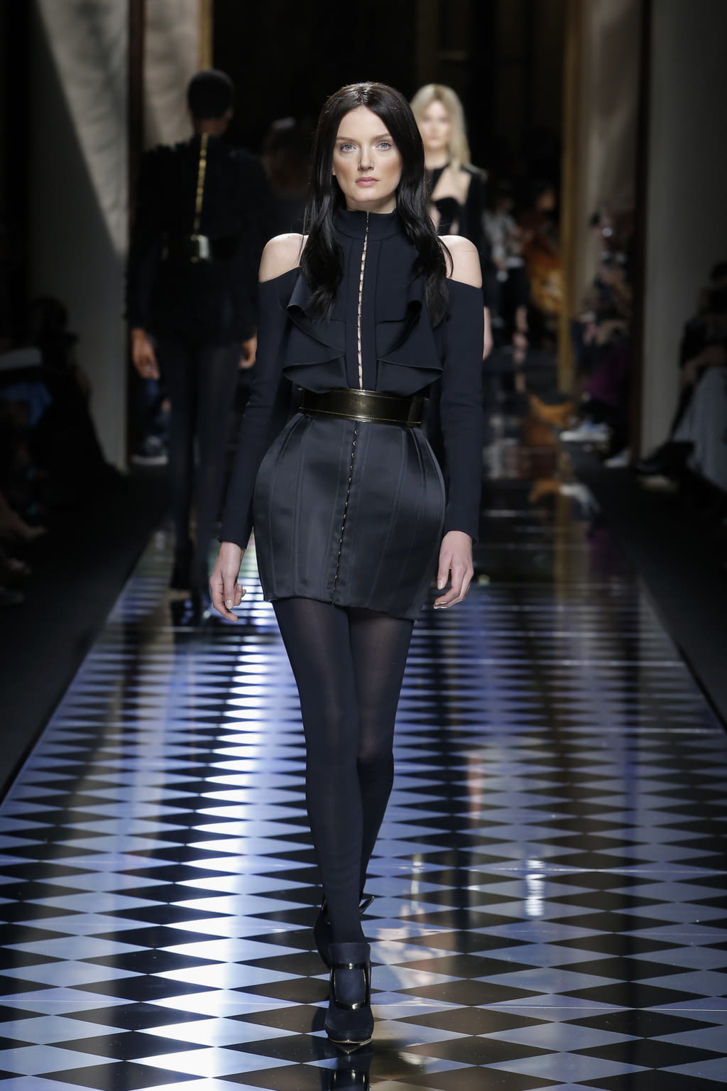 Fashion Week Paris Fall/Winter 2016 look 25 from the Balmain collection 女装