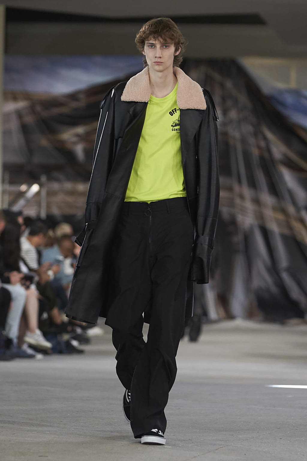 Fashion Week Paris Spring/Summer 2017 look 25 from the Off-White collection 男装