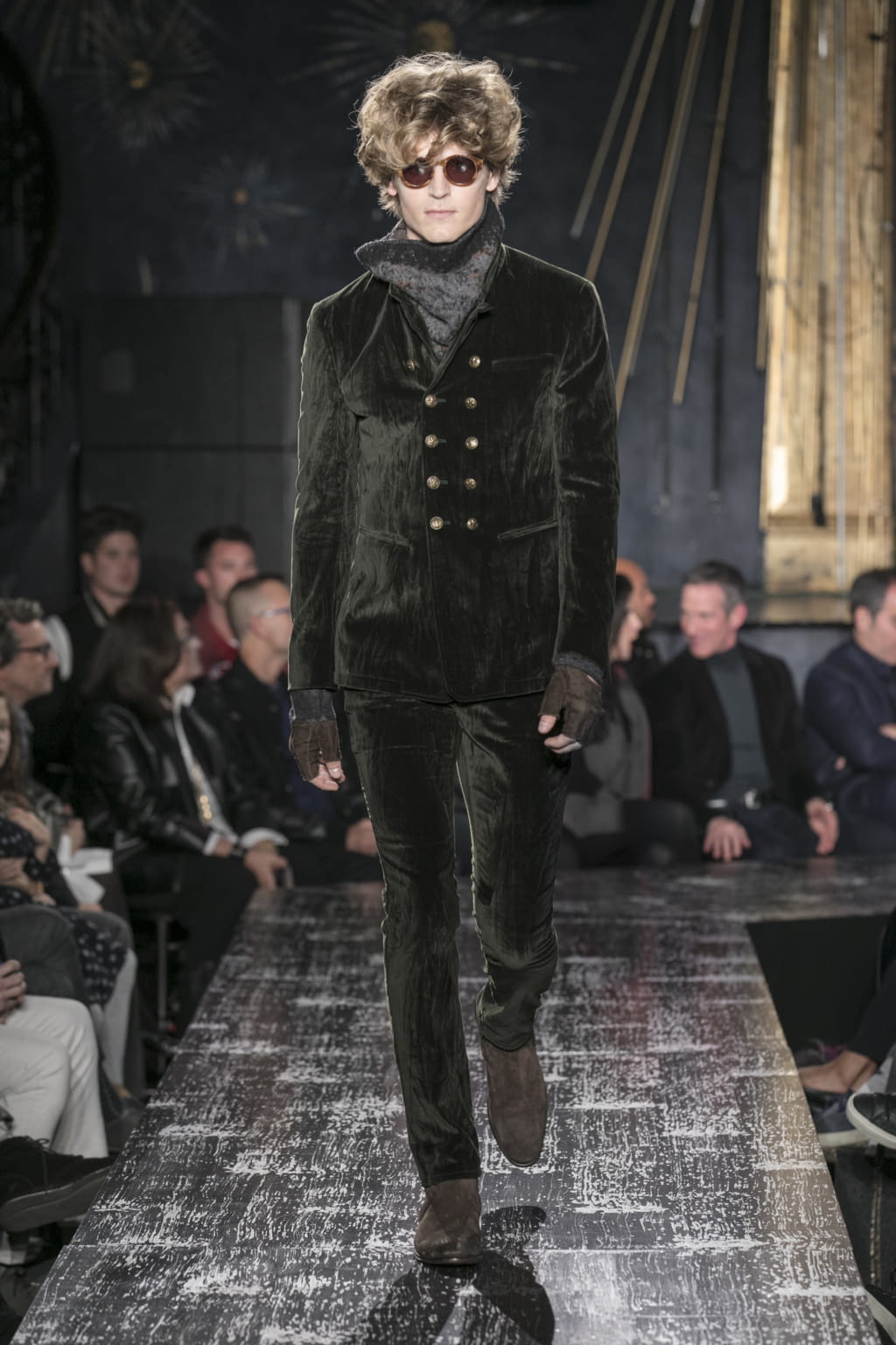 Fashion Week New York Fall/Winter 2017 look 26 from the John Varvatos collection menswear