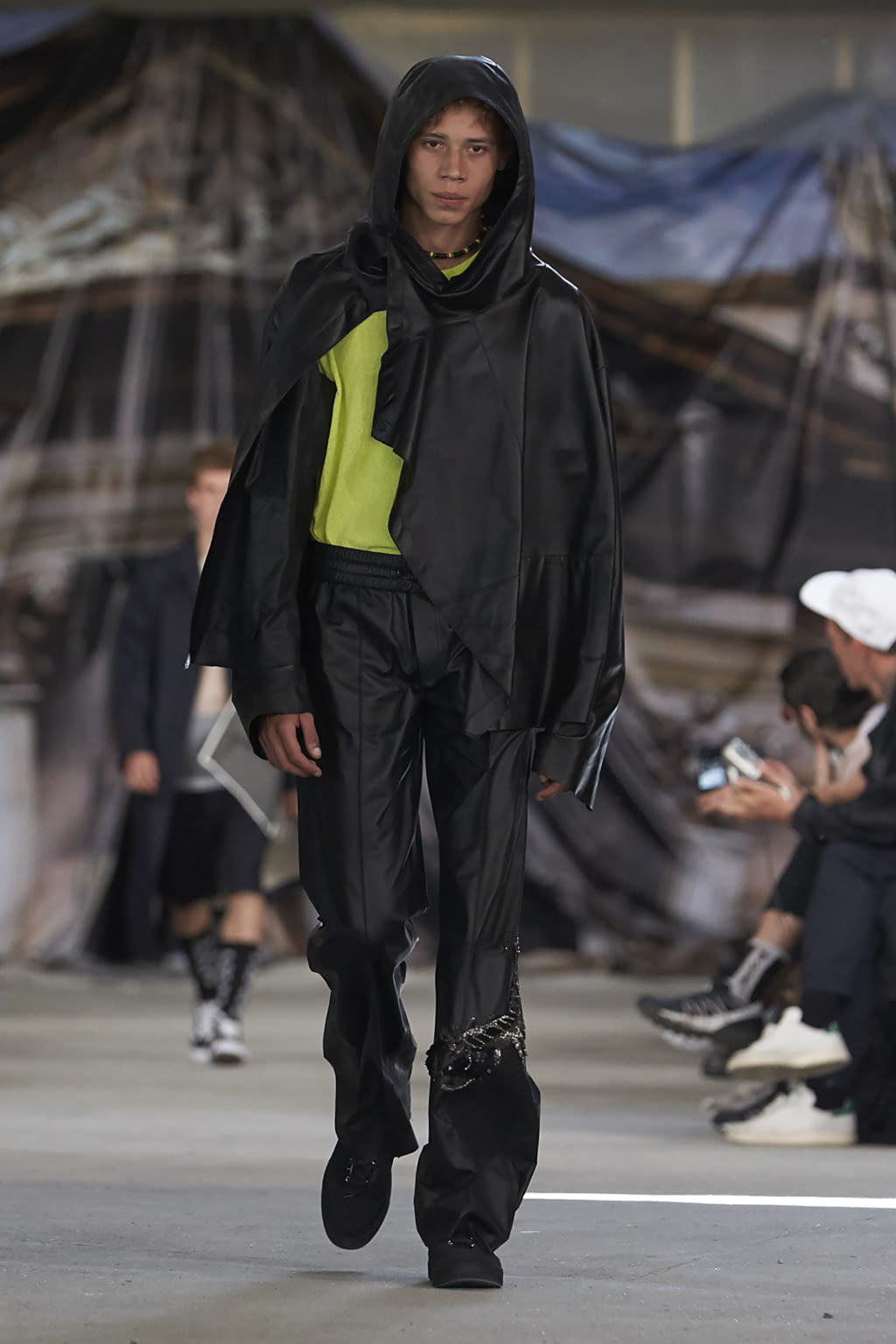 Fashion Week Paris Spring/Summer 2017 look 26 from the Off-White collection menswear