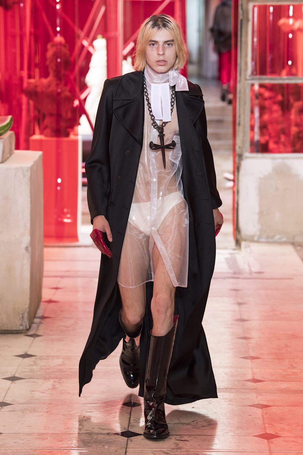 Fashion Week Paris Spring/Summer 2019 look 26 from the Maison Margiela collection menswear