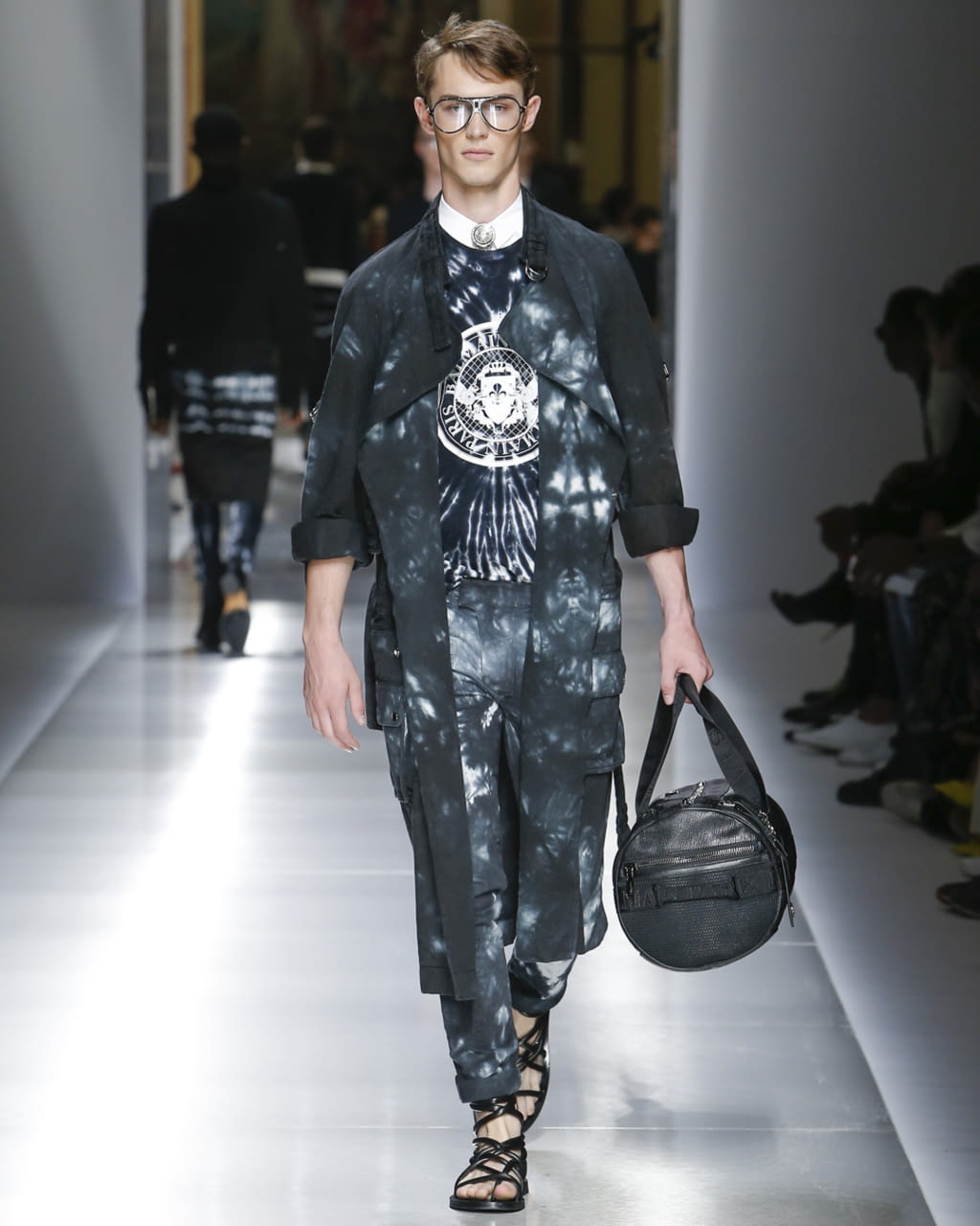 Fashion Week Paris Spring/Summer 2018 look 29 de la collection Balmain menswear