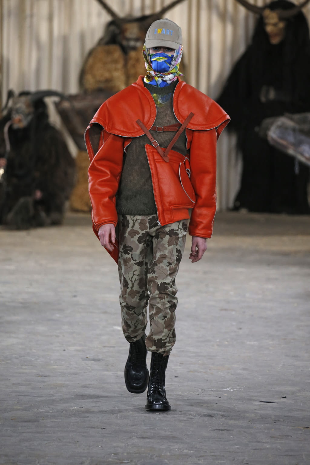 Fashion Week Paris Fall/Winter 2017 look 29 from the Walter Van Beirendonck collection menswear