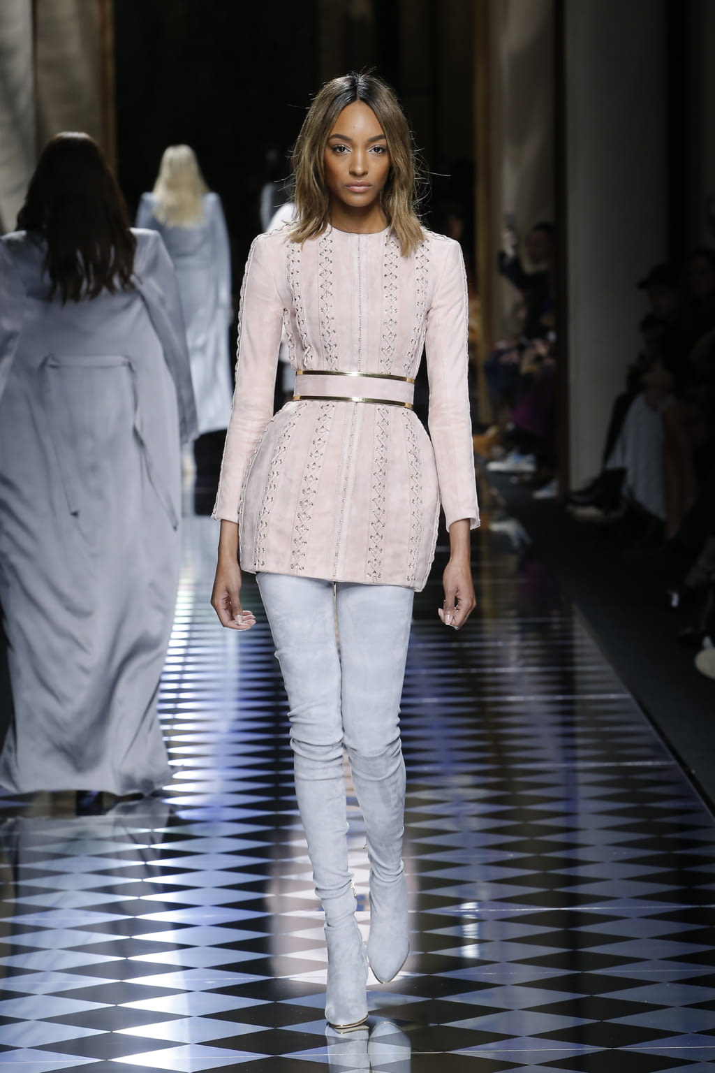 Fashion Week Paris Fall/Winter 2016 look 3 de la collection Balmain womenswear