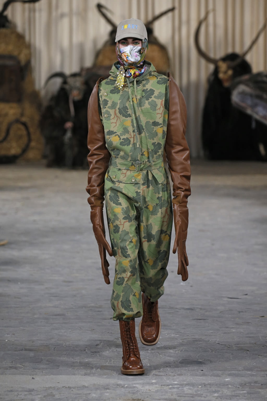 Fashion Week Paris Fall/Winter 2017 look 3 from the Walter Van Beirendonck collection 男装