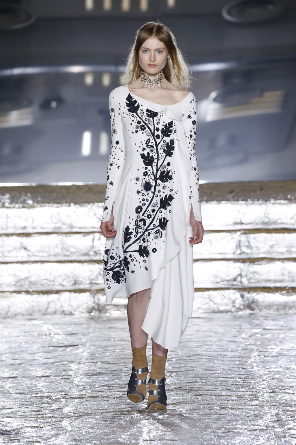 Fashion Week London Fall/Winter 2016 look 30 from the Peter Pilotto collection womenswear