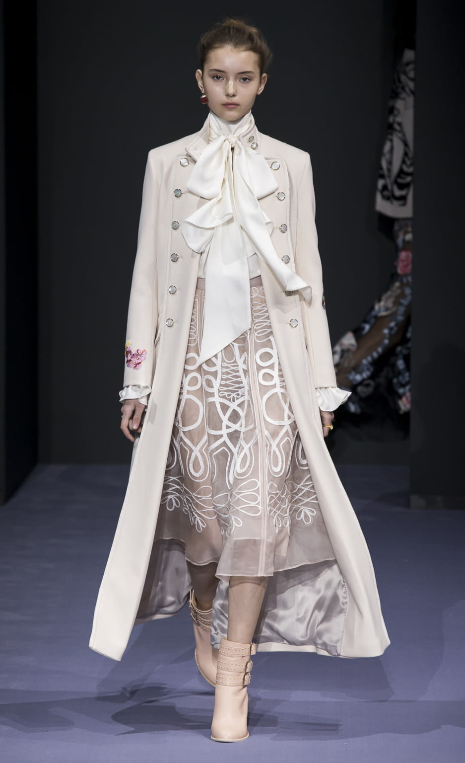 Fashion Week London Fall/Winter 2016 look 30 from the Temperley London collection womenswear