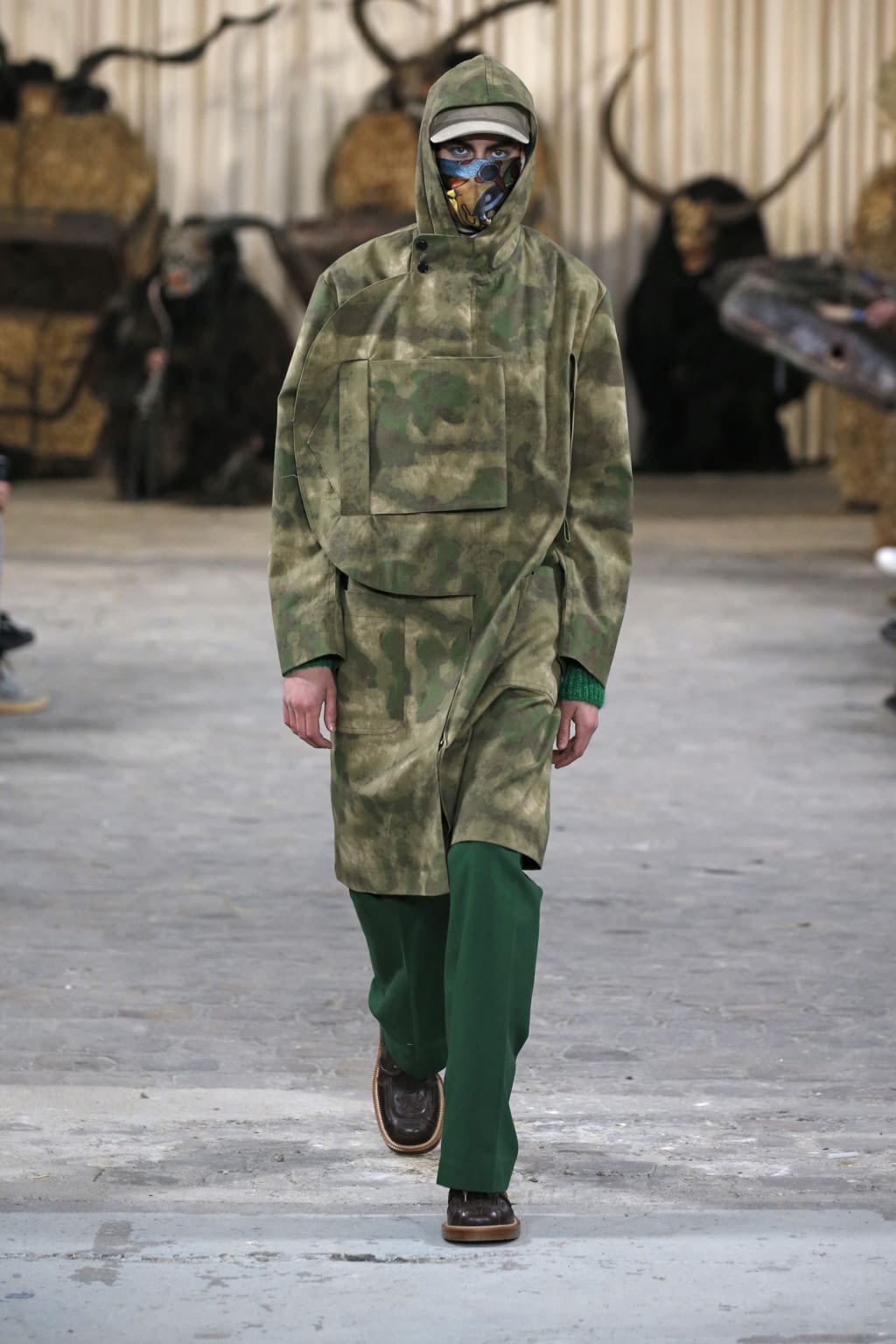 Fashion Week Paris Fall/Winter 2017 look 31 from the Walter Van Beirendonck collection menswear