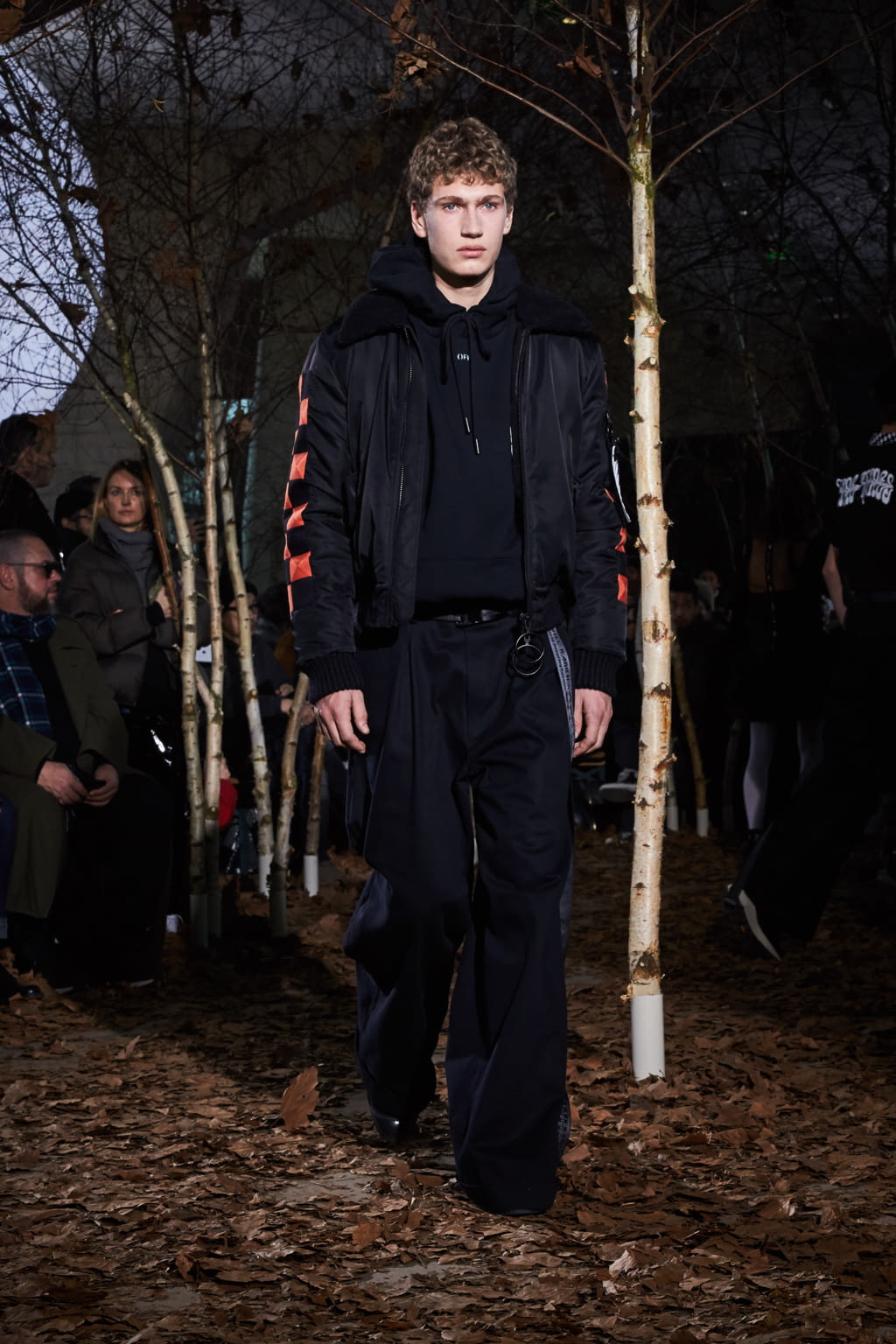 Fashion Week Paris Fall/Winter 2017 look 31 from the Off-White collection 男装