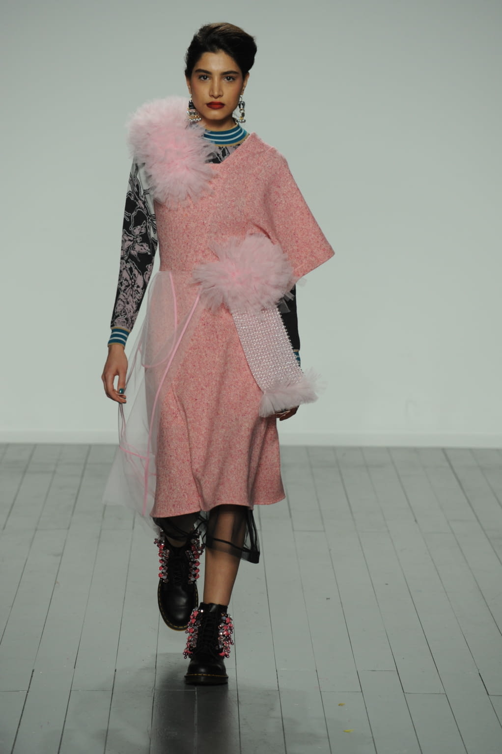 Fashion Week London Fall/Winter 2019 look 33 from the On:Off collection 女装