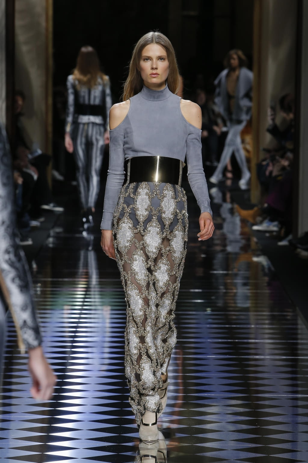 Fashion Week Paris Fall/Winter 2016 look 37 from the Balmain collection 女装