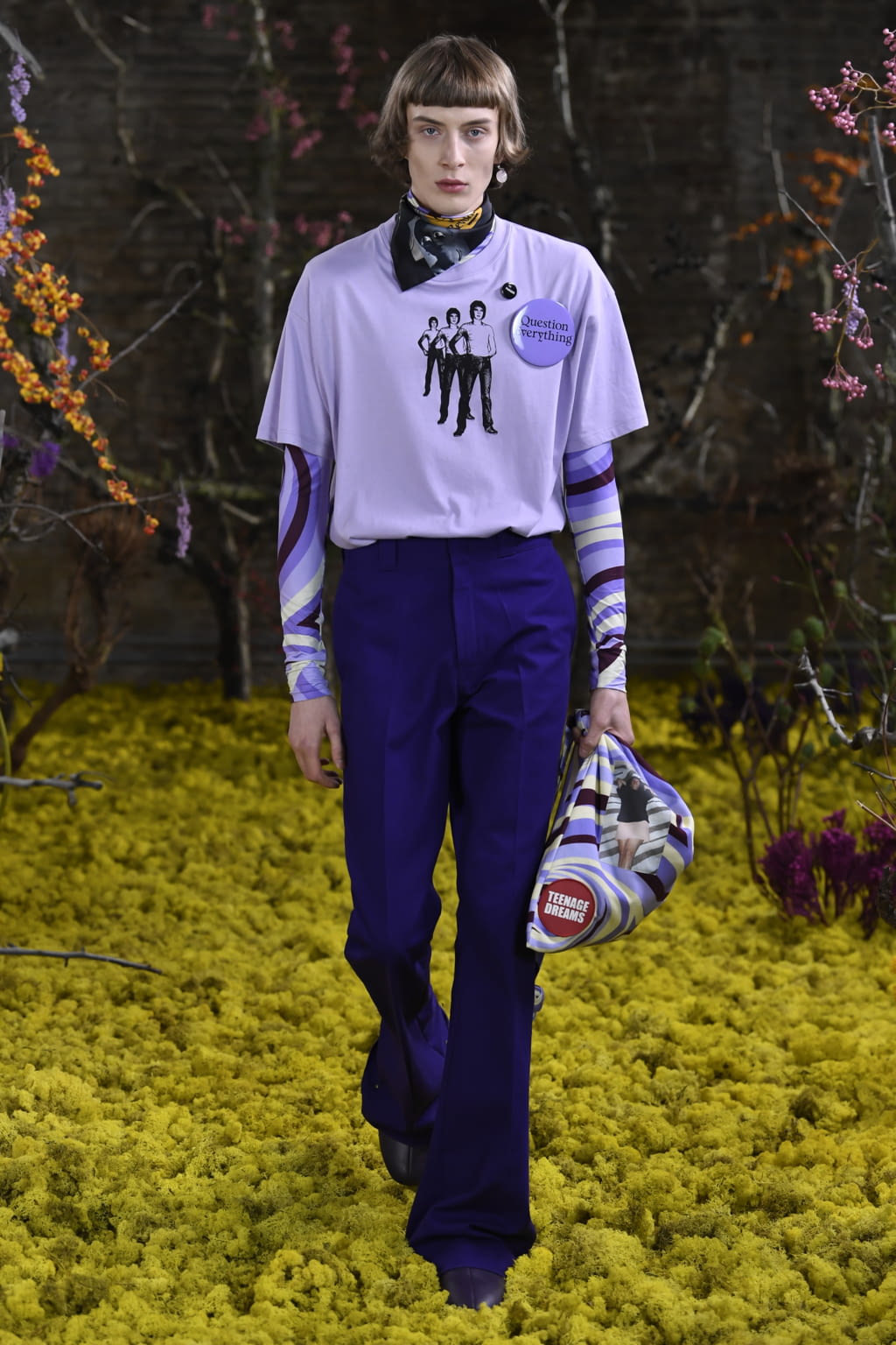 Fashion Week Paris Spring/Summer 2021 look 37 from the Raf Simons collection 女装