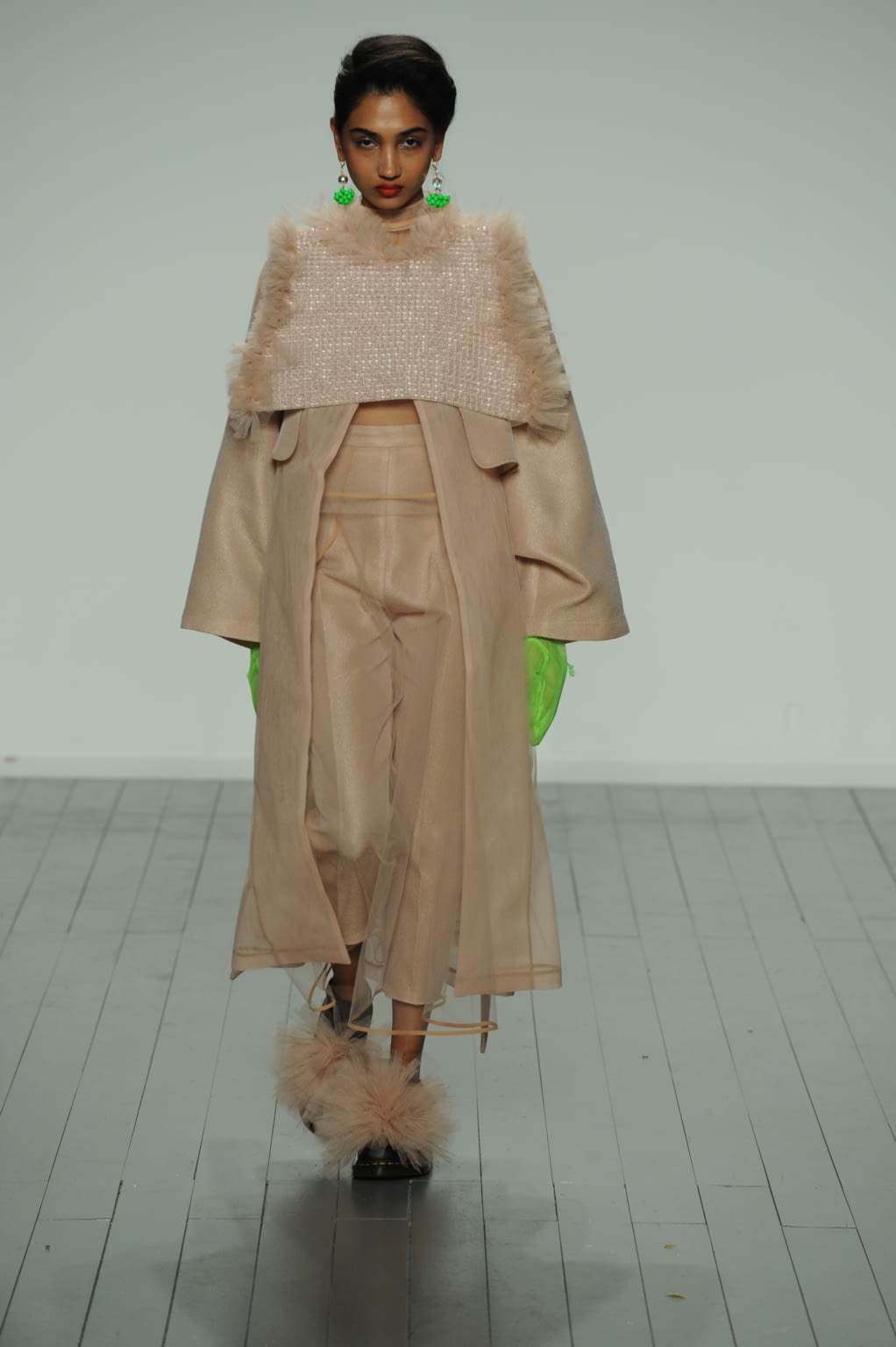 Fashion Week London Fall/Winter 2019 look 38 from the On:Off collection womenswear