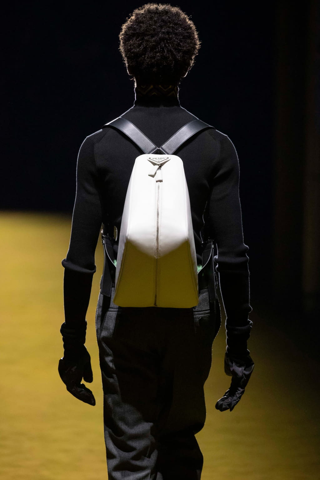 Fashion Week Milan Fall/Winter 2022 look 15 from the Prada collection menswear accessories