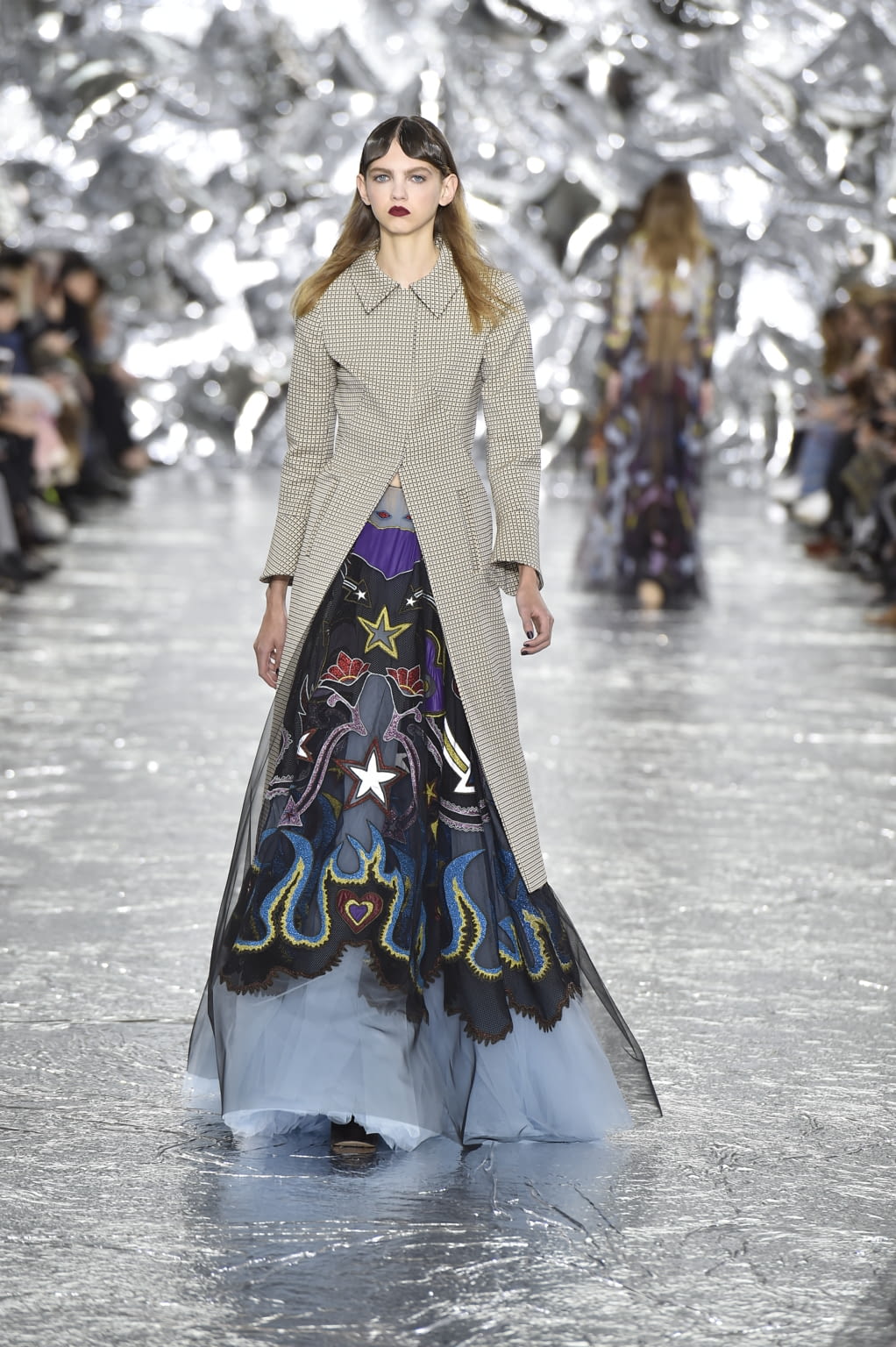 Fashion Week London Fall/Winter 2016 look 39 from the Mary Katrantzou collection 女装