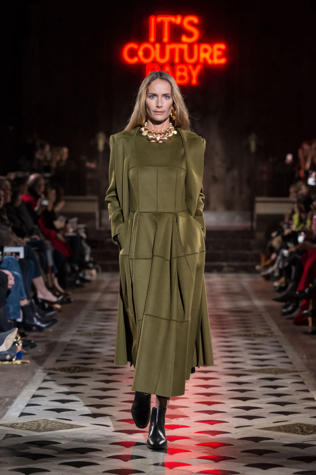 Fashion Week Paris Spring/Summer 2018 look 39 from the Maison Rabih Kayrouz collection couture