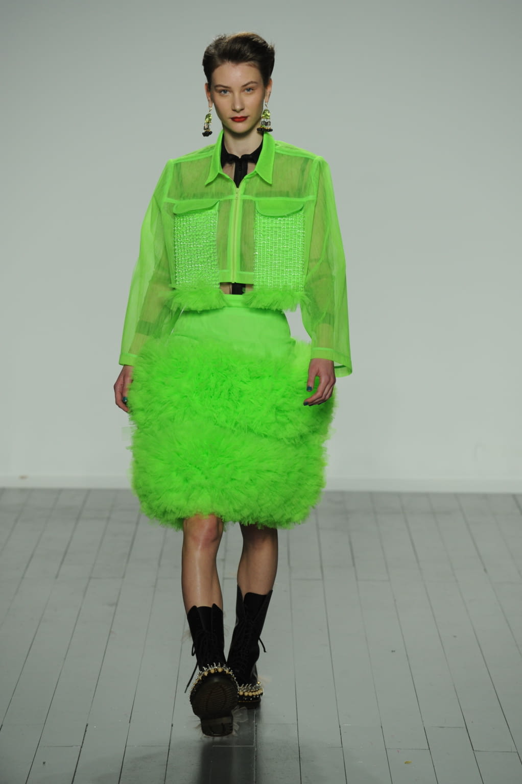 Fashion Week London Fall/Winter 2019 look 39 from the On:Off collection 女装
