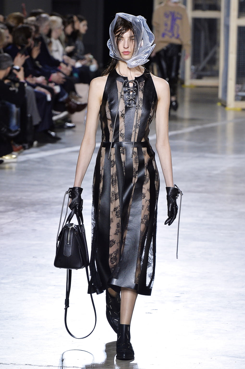 Fashion Week London Fall/Winter 2016 look 4 de la collection Christopher Kane womenswear