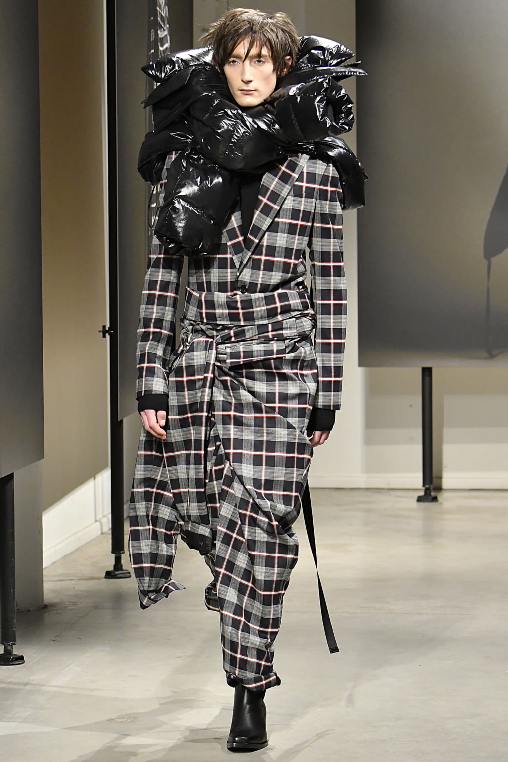 Fashion Week Paris Fall/Winter 2018 look 4 from the Juun.J collection menswear