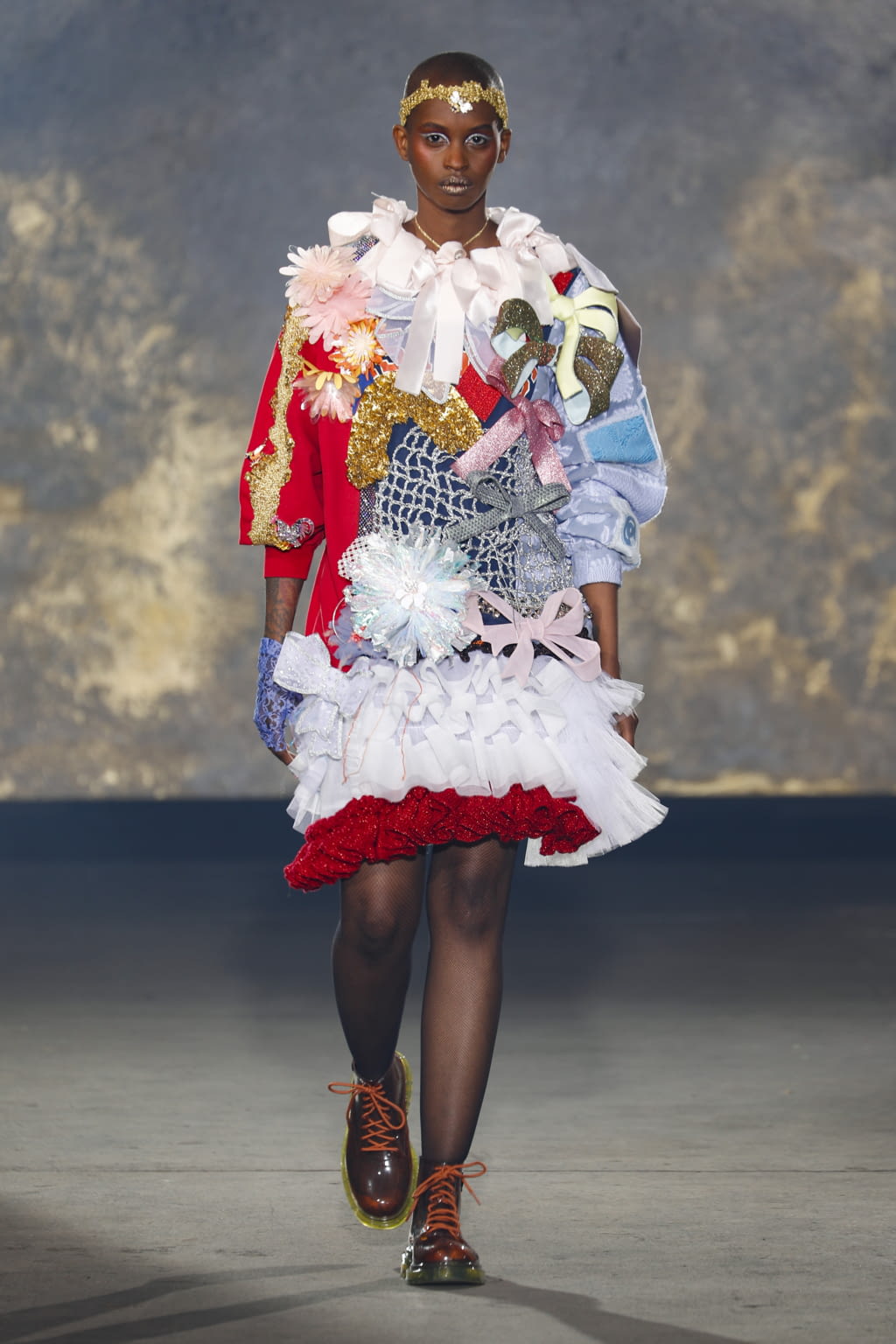 Fashion Week Paris Spring/Summer 2021 look 4 from the Viktor & Rolf collection couture